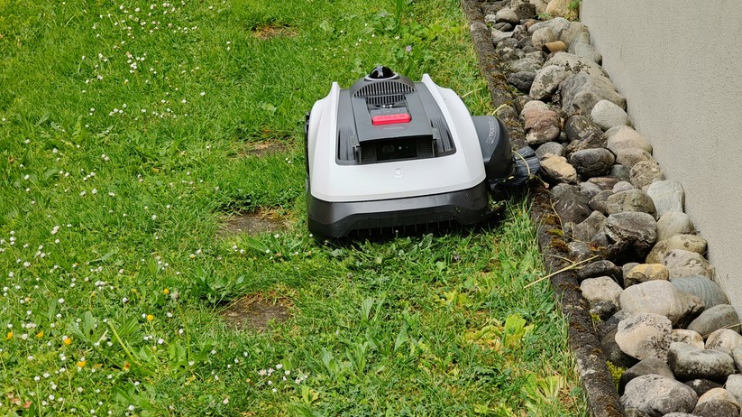Ecovacs O1200 LiDAR Pro: Mähroboter für Flächen bis 1200 m² mit integriertem Kantentrimmer