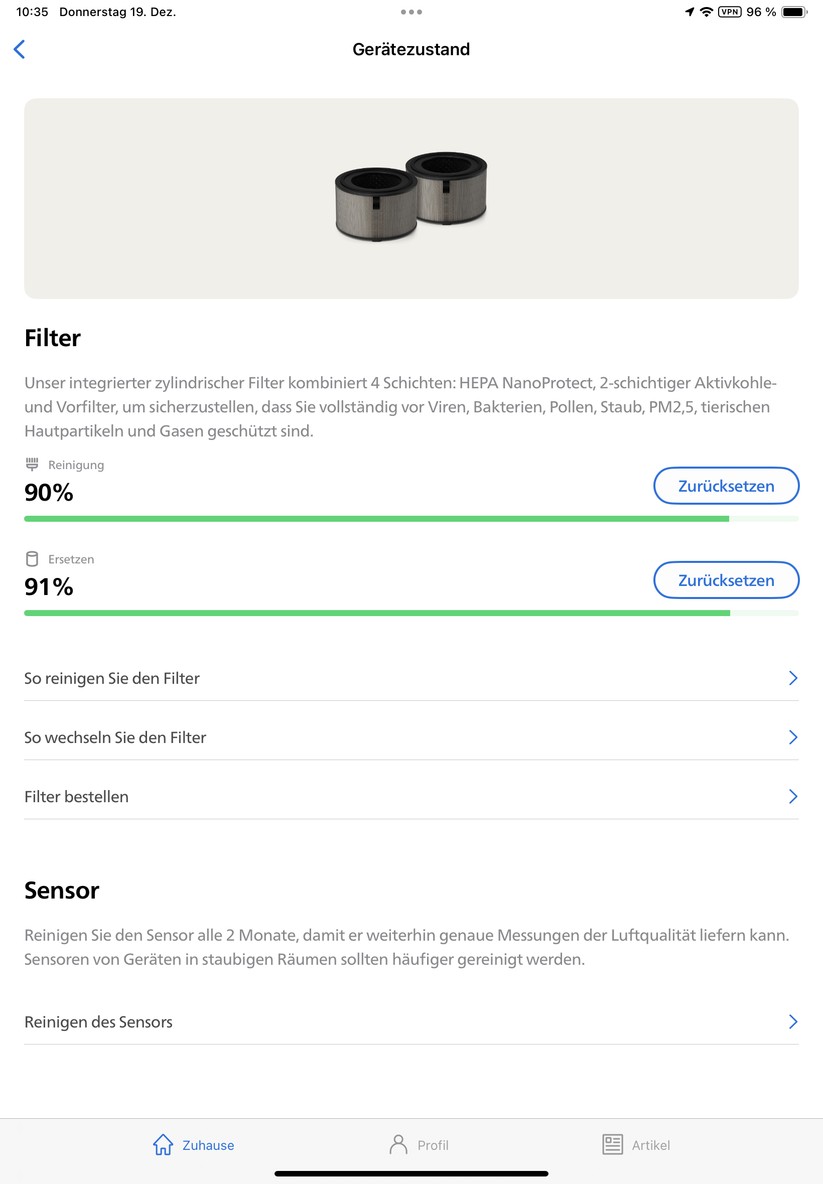 Mit der App Air+ können Anwender den Philips-Lufteiniger nicht nur einfach steuern und Zeitpläne anlegen. Sie bietet auch Informationen zur Funktionsweise des Geräts und zur Luftqualität. Außerdem integriert sie das Benutzerhandbuch und erläutert die Vorgehensweise für Reinigung und Austausch der Filter. 