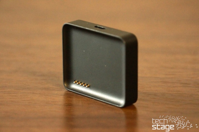 In dieser Ladeschale wird die G Watch aufgeladen