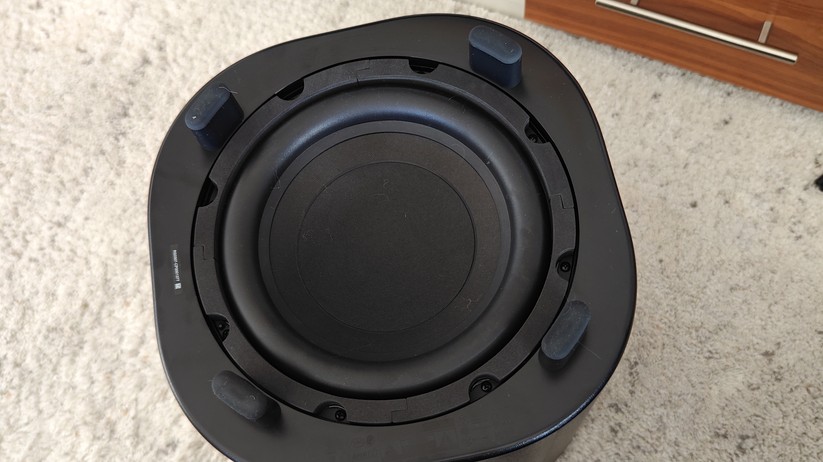 JBL Bar 800MK2: Soundbar mit riesigem Subwoofer und abnehmbaren Akku-Rear-Speakern