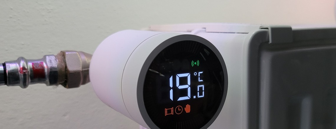 Das smarte Heizkörperthermostat Aqara E1 unterstützt Zigbee und ist auch kompatibel zum neuen Smart-Home-Standard Matter. Sobald dieser final verabschiedet ist, soll ein Firmware-Update für entsprechende Kompatibilität sorgen.