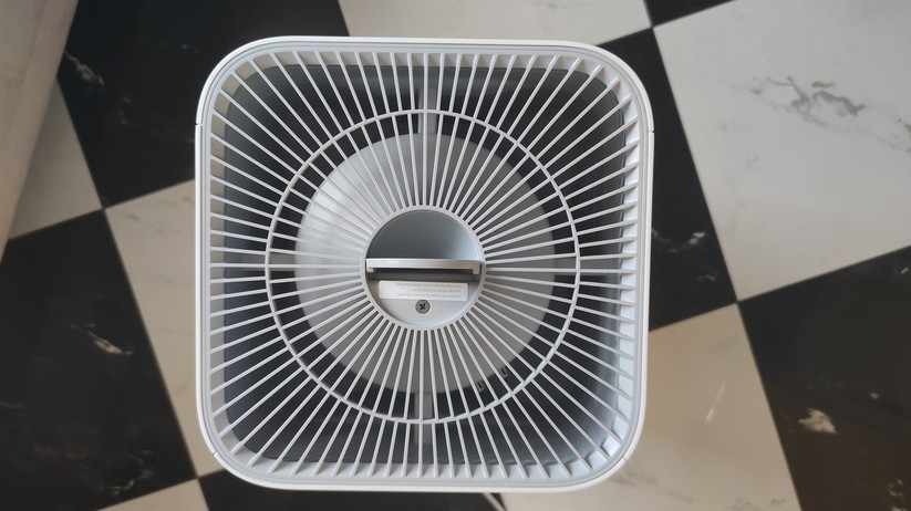 Xiaomi Smart Air Purifier 4: Gitter leicht abnehmbar, um Innenbereich zu reinigen.