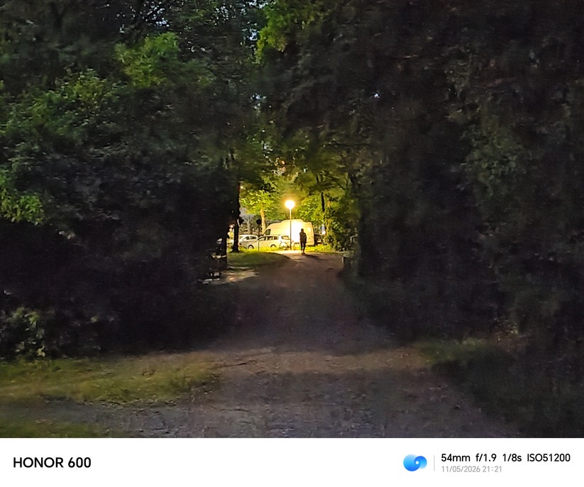  Hauptkamera bei Nacht mit 2x Zoom