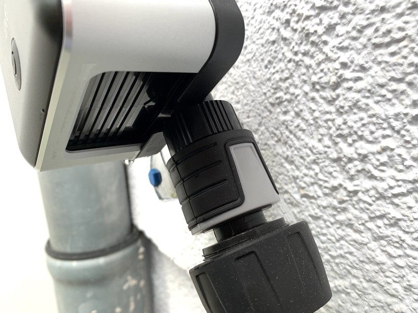 Auch smarte Bewässerungssysteme werden über Batterien mit Strom versorgt. Nur der Gardena Smart Irrigation Control wird über ein Netzteil betrieben.