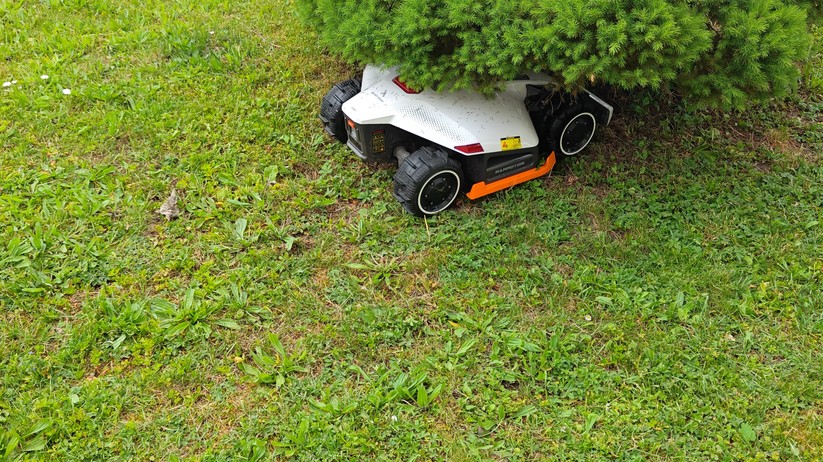 Mammotion Luba 3 AWD 3000: LiDAR, RTK und KI-Kameras, 40 cm Schnittbreite und 12-Ah-Akku