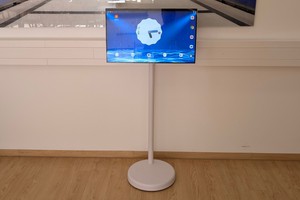 Mobiles Tablet auf Rollen für preisbewusste Nutzer: Auvisio ST-238 im Test