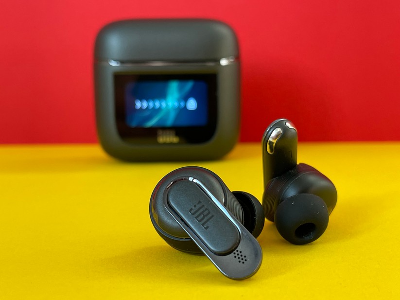 JBL Tour Pro 2