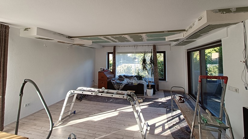 DIY Heimkino mit Beamerlift und Motorleinwand