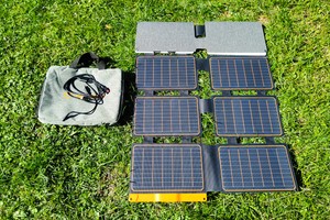 Mobiles Solarpanel für den Rucksack im Test: Flexsolar S100 mit 100 W für 100 €