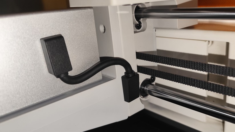 xTool M2 – Die Module sind per USB mit dem M2 verbunden.