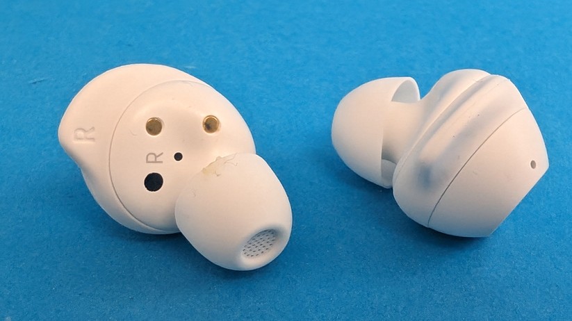 Samsung Galaxy Buds FE – guter Sitz dank Finne.