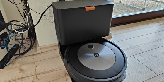iRobot Roomba j7+
