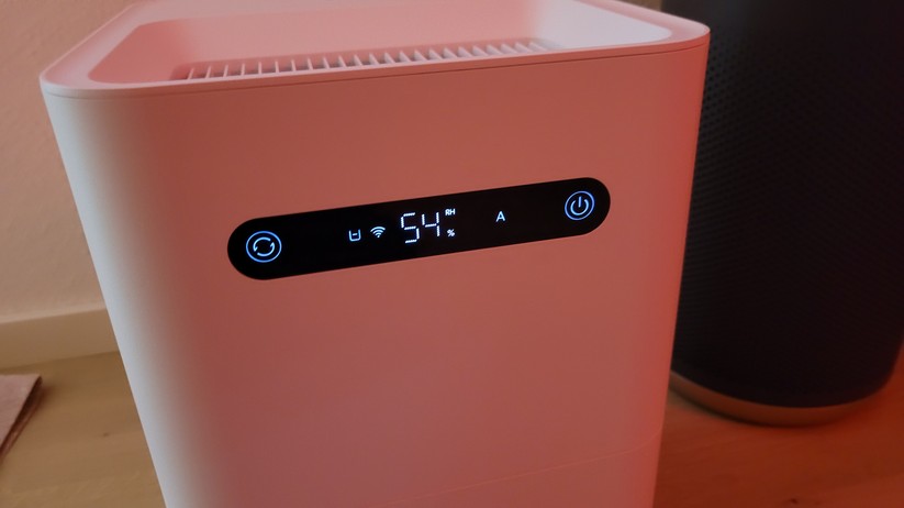 Smartmi Verdunstungsluftbefeuchter 3: Das Display zeigt die Luftfeuchte an.