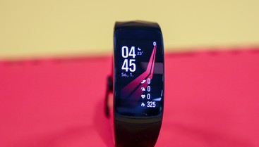 Samsung Gear Fit Pro im Test: Tracker trifft Smartwatch Heise