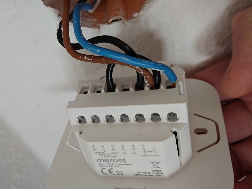 Das Bosch Raumthermostat II 230V nutzt zur Steuerung von Fußbodenheizungen die Zigbee-Funktechnik. Obwohl es damit grundsätzlich einen Hub benötigt, sind Anwender nicht auf das Bosch-Ökosystem festgelegt: Das Thermostat kann auch direkt in Home Assistant eingebunden werden.