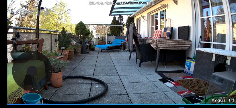 Reolink Argus PT 2K: Die Aufnahmen bei Tag sind dank der 2K-Auflösung detailreich. Allerdings bietet die Reolink keinen HDR-Modus, sodass Aufnahmen vor allem bei starker Sonneneinstrahlung einige Schwächen offenbaren.