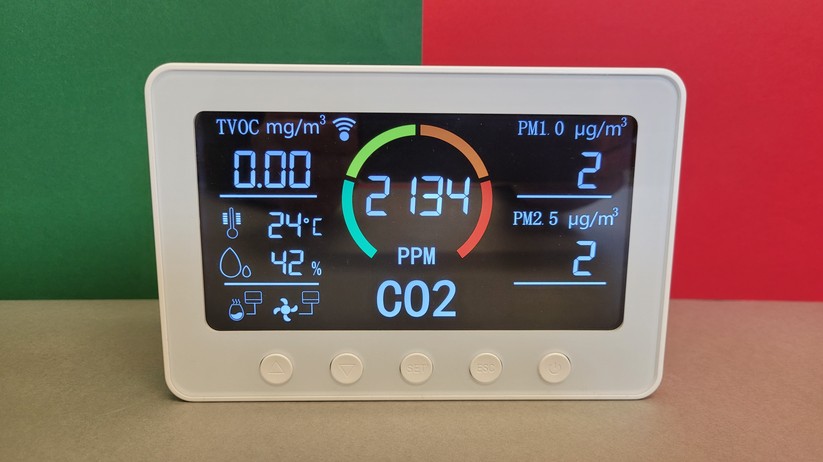 Tuya Smart Air Quality Monitor: Sensoren für Temperatur, Luftfeuchtigkeit, CO₂, TVOC, PM2.5 und PM1.0