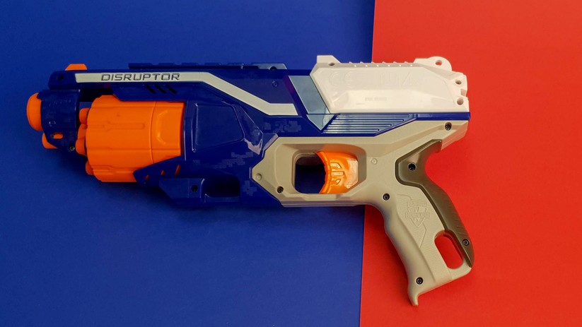 Der Nerf Disruptor ist die aktuelle Auflage der kleinen Handblaster. 