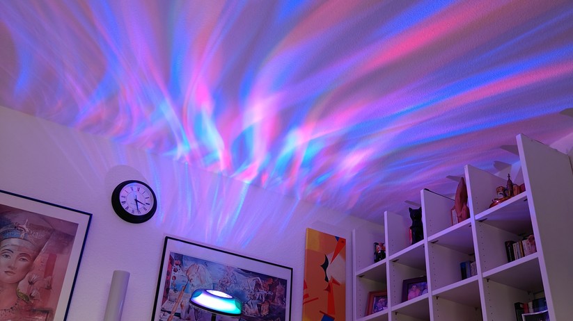 Mit der Uplighter Stehleuchte präsentiert Govee eine außergewöhnliche Stehlampe. Sie zaubert tolle Animationen an die Decke, kann aber dank einer zweiten Leuchte auch als einfache Leselampe genutzt werden. Aktuell ist sie zum neuen Tiefstpreis für 133 Euro statt 190 Euro (- 30 %) erhältlich.