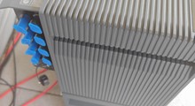 Solakon One: Der in Zusammenarbeit mit FOX Ess entwickelte Speicher bietet vier MPPTs mit einer Eingangsleistung von 2600 Watt, kann mit bis zu 1200 Watt per Stromnetz geladen werden und bietet eine Notstromsteckdose mit 2200 Watt bei Netzanschluss und 1200 Watt im Inselbetrieb. An Schnittstellen bietet Solakon One Bluetooth, LAN und WLAN.