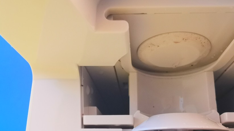 Das ist die maximale Tiefe, mit der der Capsulier Lite das Kaffeepulver andrücken kann. Viel zu wenig für fein gemahlenen Kaffee. 