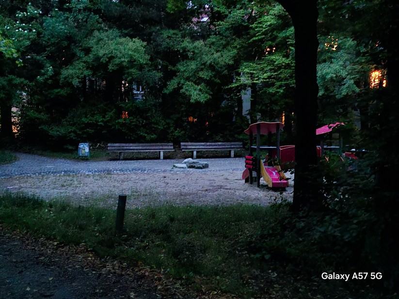 Samsung Galaxy A57 5G: Hauptkamera bei Nacht mit 2x Zoom
