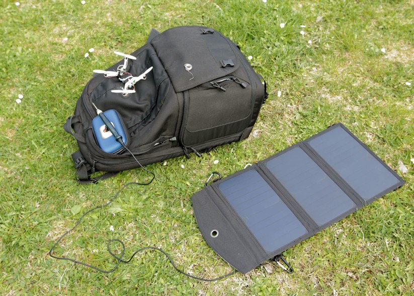 Selbst einen USB-Lötkolben haben wir angeschlossen – bei direkter Sonneneinstrahlung ist auch dafür genug Leistung vorhanden.