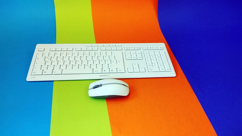 Cherry Stream Desktop Recharge Tastatur und Maus