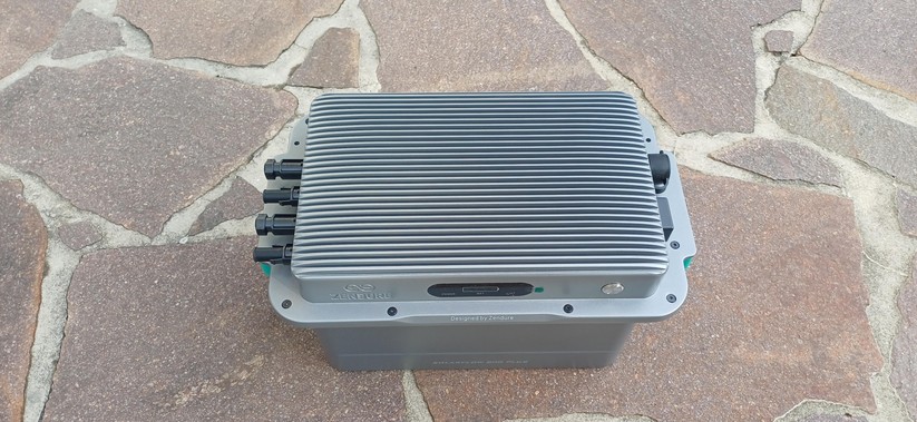  Der Solarflow 800 Plus punktet im Test mit ausgereifter Hardware und Software, sehr hohem AC-zu-AC-Wirkungsgrad und flexibler Erweiterbarkeit – eine absolute Empfehlung in seiner Klasse.
