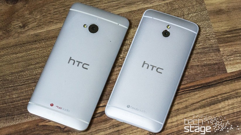 Links das große, rechts das kleine Modell. Offensichtliches Unterscheidungsmerkmal: Dem mini fehlt der isolierende Kunststoffstreifen oberhalb der Kamera.