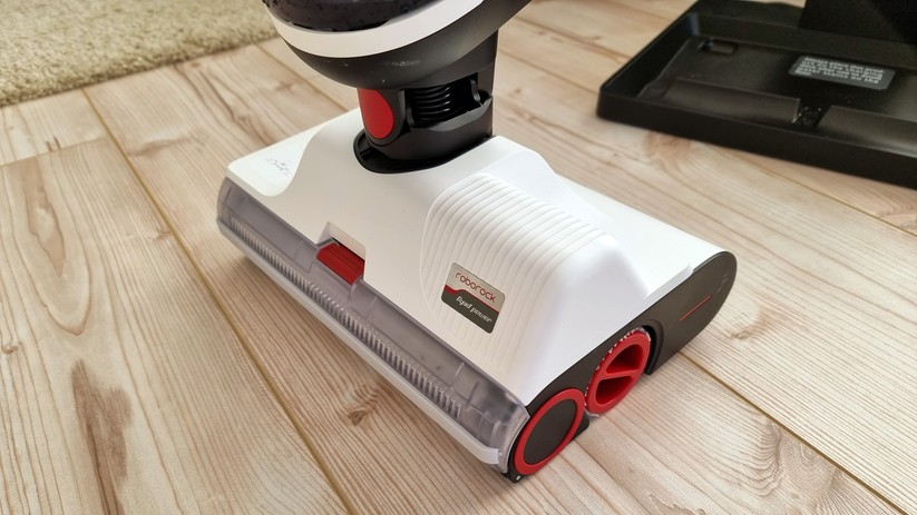 Der Wischkopf ist wegen der beiden Motorwalzen klobig, dennoch ist der Roborock Dyad sehr agil zu führen