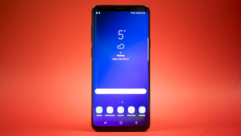 Das Display des Galaxy S9 Plus hat eine Größe von 6,2 Zoll und löst mit QHD+ auf.