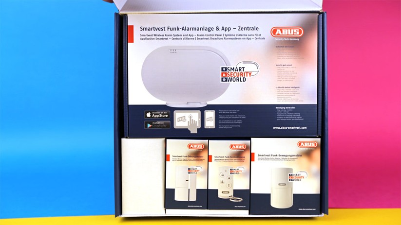 Das kleine Starterkit enthält Alarmzentrale, Fernbedienung, Magnetkontakt und Bewegungsmelder – das reicht, um eine kleine Wohnung abzusichern.