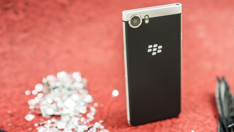 Oben ist das BlackBerry KEYone eckig, unten eher rund.