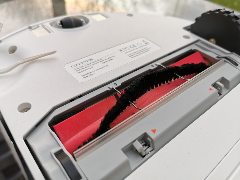 Tolle Saugleistung dank 2000 PA und Rollenbürste