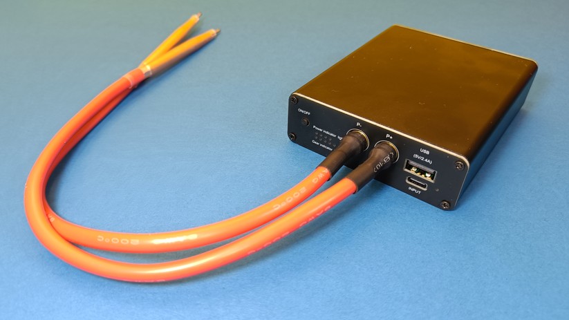 Das mobile Punktschweißgerät mit integrierter Powerbank funktioniert erfreulich gut.