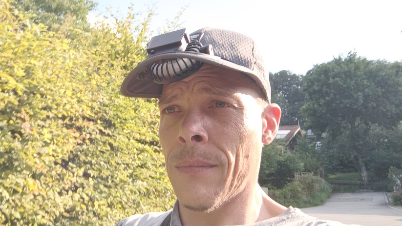 Mützen mit Ventilator sorgen für Abkühlung, sehen aber doof aus.