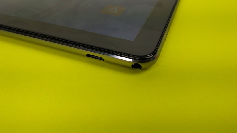 Neben einem USB-Typ-C-Port hat das Mediapad M5 lite auch eine Kopfhörerbuchse.