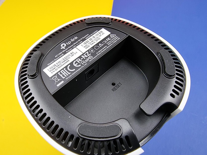 TP-Link Deco M4: Die Unterseite. 