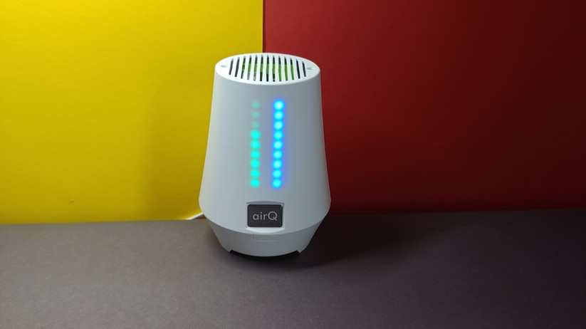 Air-Q Radon: Der Luftgütesensor misst in der Standardausstattung Radon, VOC, Temperatur, Luftfeuchtigkeit und Luftdruck. Der Air-Q Radon Science kann hingegen mit bis zu 11 Sensoren ausgestattet werden (Radon, VOC, Temperatur, Luftfeuchtigkeit, Luftdruck, CO₂, Feinstaub PM1, PM2.5, PM4, PM10, Partikelgröße).