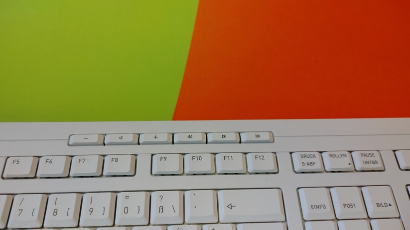 Die Mulitmedia-Tasten sitzen über der F-Reihe. 