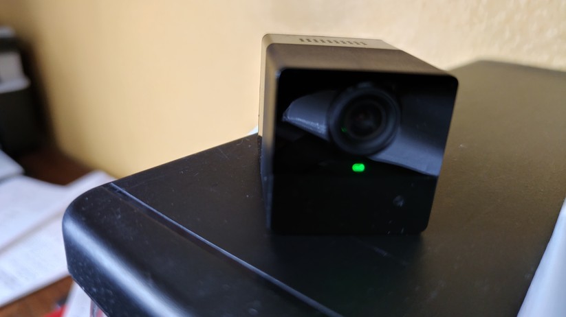 Ezviz BC2: Zum Koppeln muss die LED in Blau blinken. Bei Grün klappt die Koppelung nicht. Über die Reset-Taste kann der Koppelungsmodus gestartet werden.