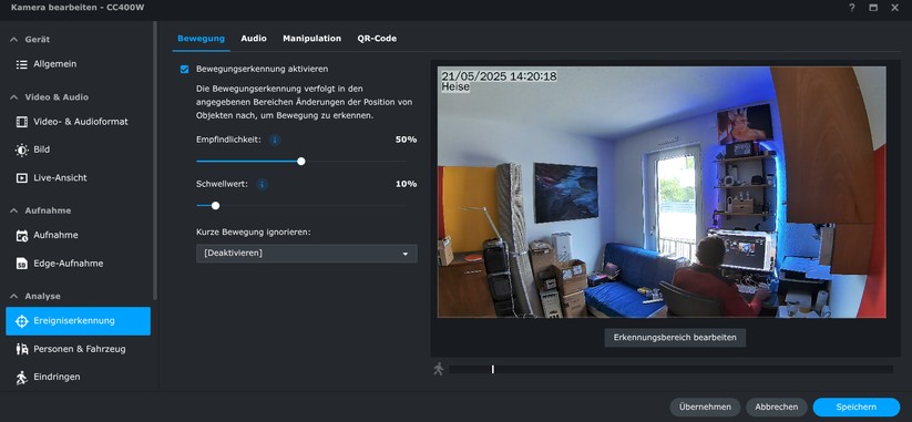 Synology CC400W: Die KI-Überwachungskamera bietet zahlreiche Einstellungsmöglichkeiten. Dazu zählen neben der typischen Erkennung von Personen und Fahrzeugen auch die Möglichkeit, diese zählen zu lassen. Die Bildqualität tagsüber geht in Ordnung. Dank HDR bietet sie ein ausgewogenes Bild. Bilder bei Dunkelheit sind aber nur mittelnäßig.