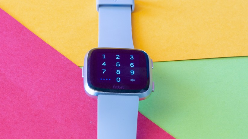 Die Uhr lässt sich gegen unbefugten Zugriff sperren, bei Nutzung der Zahlungsfunktion ist das Pflicht. 