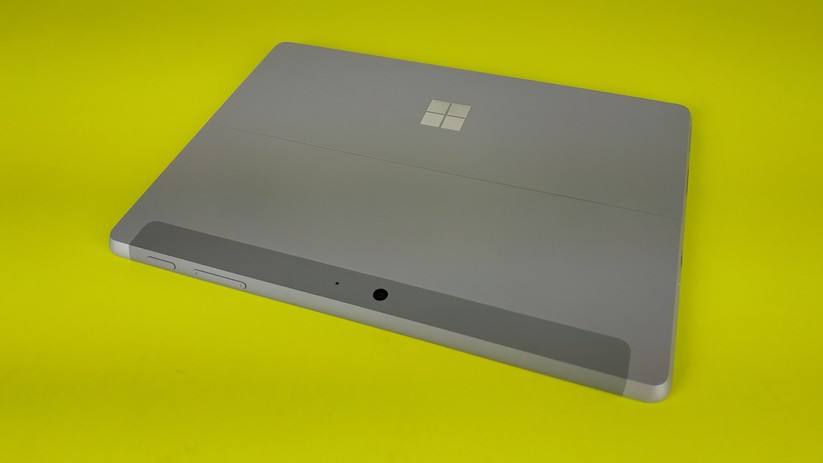 Das Surface Go zeigt sich wertig und gut verarbeitet.