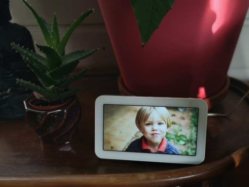 Smart-Display als digitaler Bilderrahmen: Hier ein Echo Show