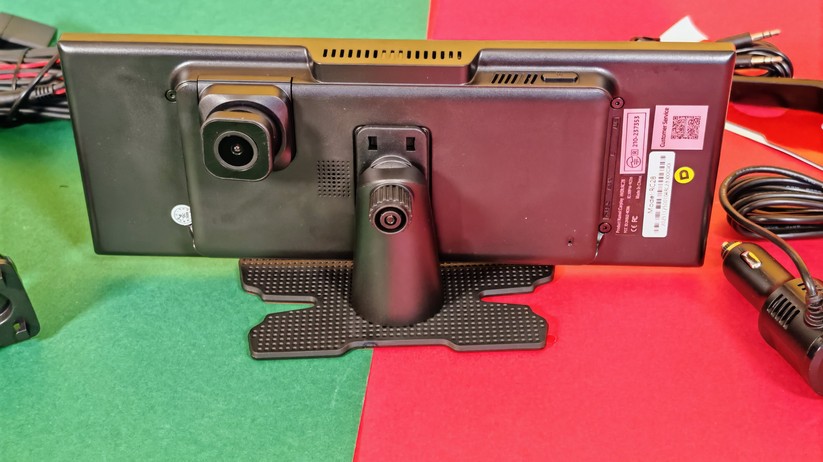 Lamtto RC28: Rückseite des Displays mit Dashcam