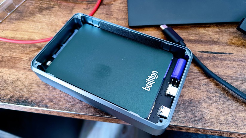 Dockcase 2.5" Smart Hard Drive Enclosure