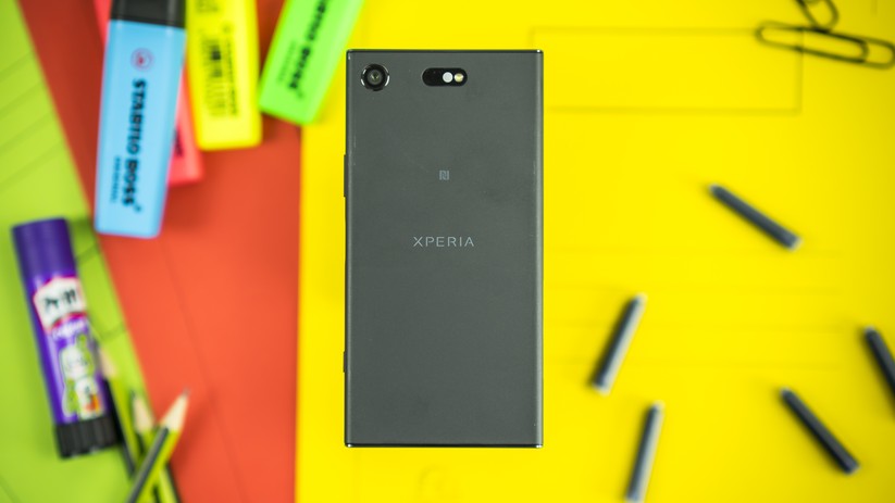 Das Design des Xperia XZ1 Compact ist schlicht, aber mittlerweile in die Jahre gekommen.