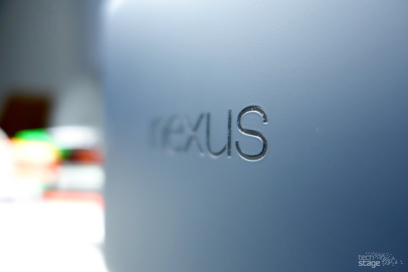 Im Nexus-Schriftzug sammelt sich nach kurzer Zeit viel Schmutz an.